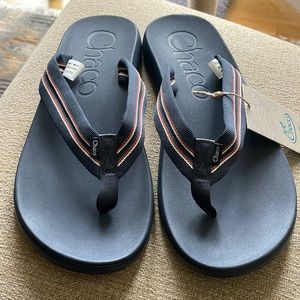 Brand new mens Chaco flip flops.